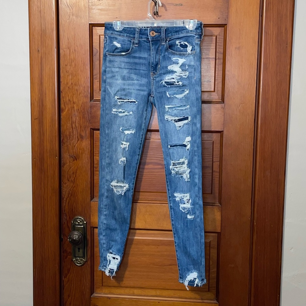 Sold to Elizabeth//
American Eagle Ripped Tapered Jeans - Picture 1 of 9